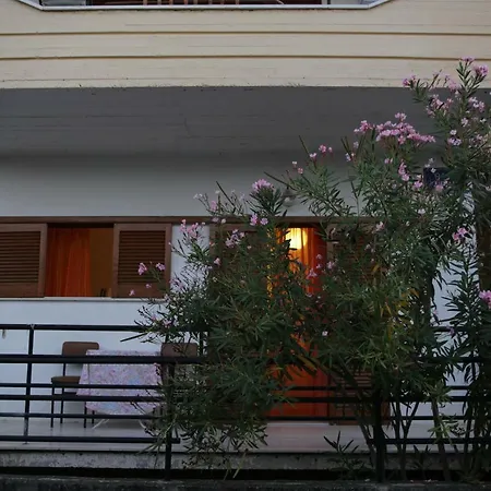 Apartamento Antoniou Lechaio